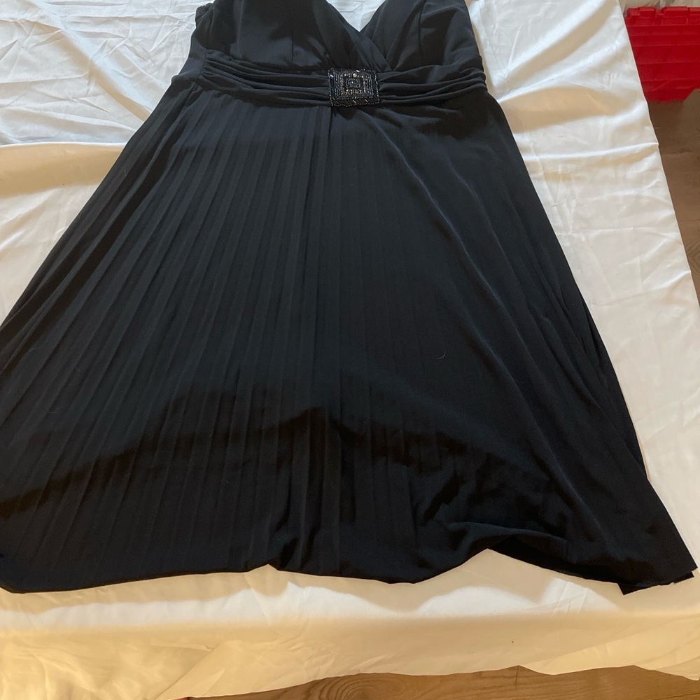 Enfocus Studio Black V-Neck Midi Dress with Embellished Waist - Picture 6 of 6